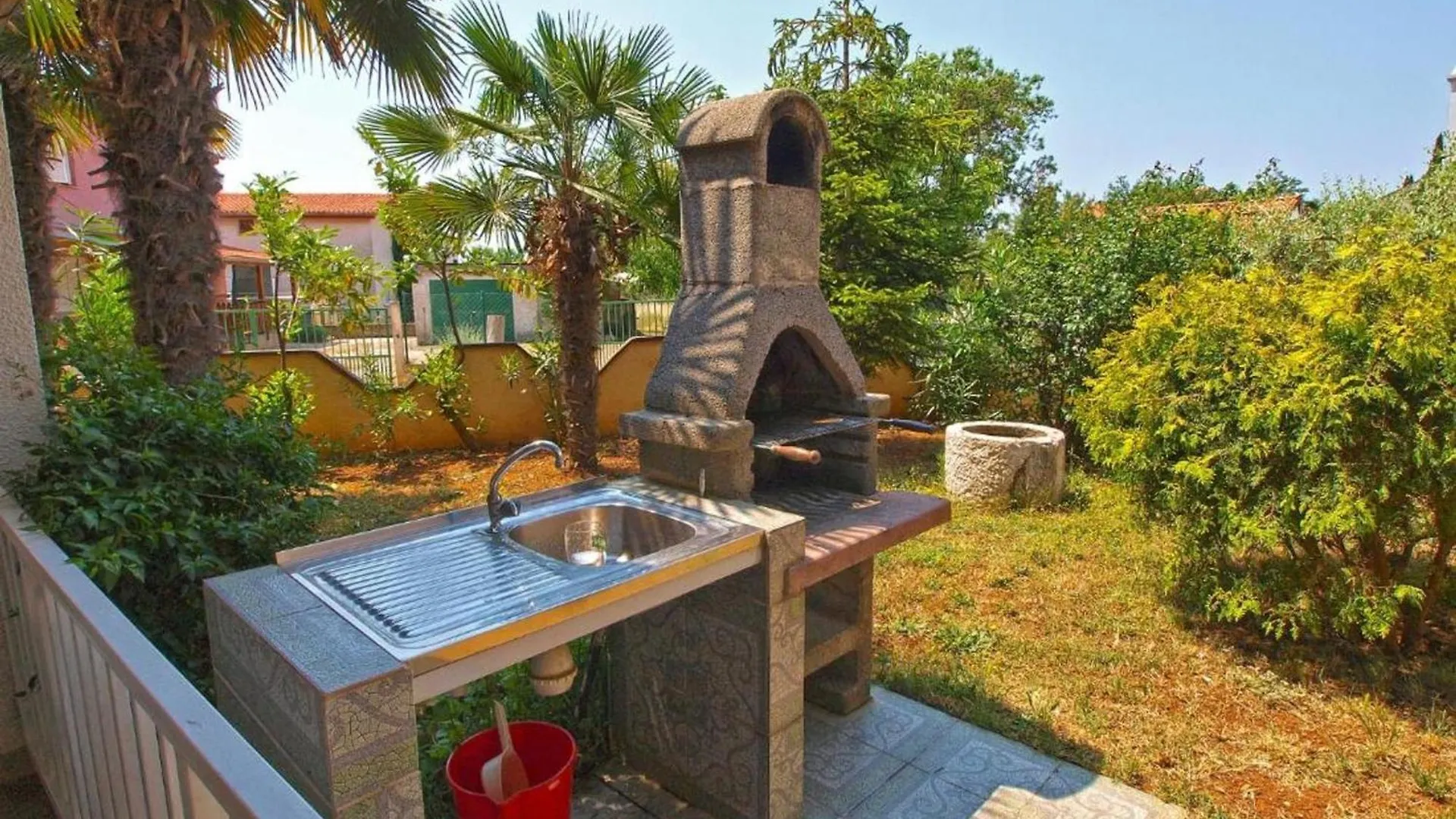 Holiday Home With Barbecue In Medulin 0*,
